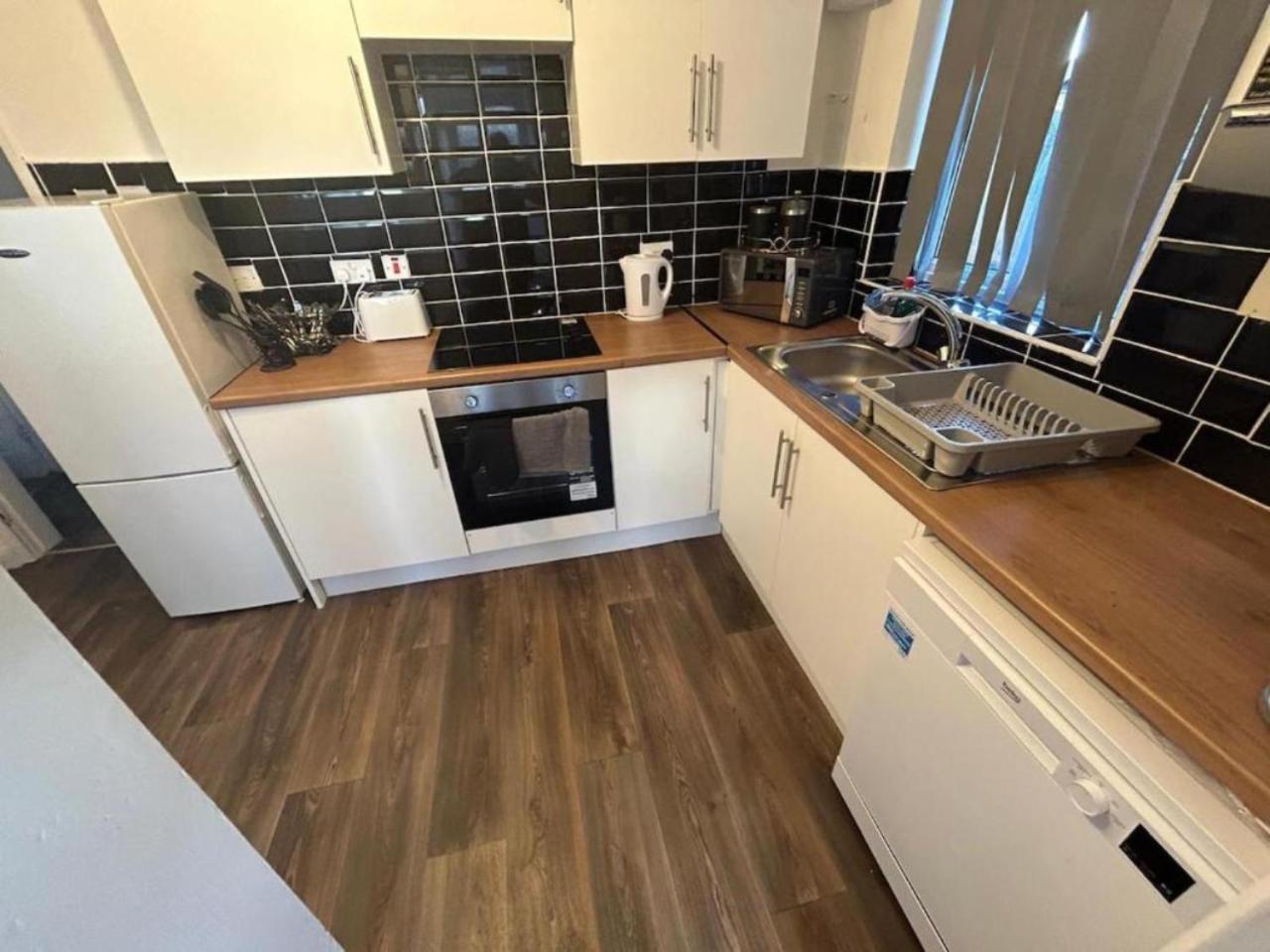 3 Bedroom Deluxe Home In Doncaster Balby Екстериор снимка